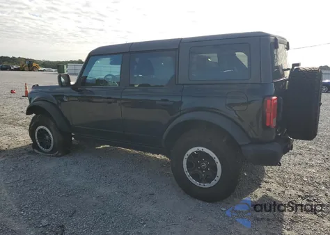 2022 Ford Bronco Base z USA, uszkodzony, nr VIN 1FMEE5DP5NLB04383